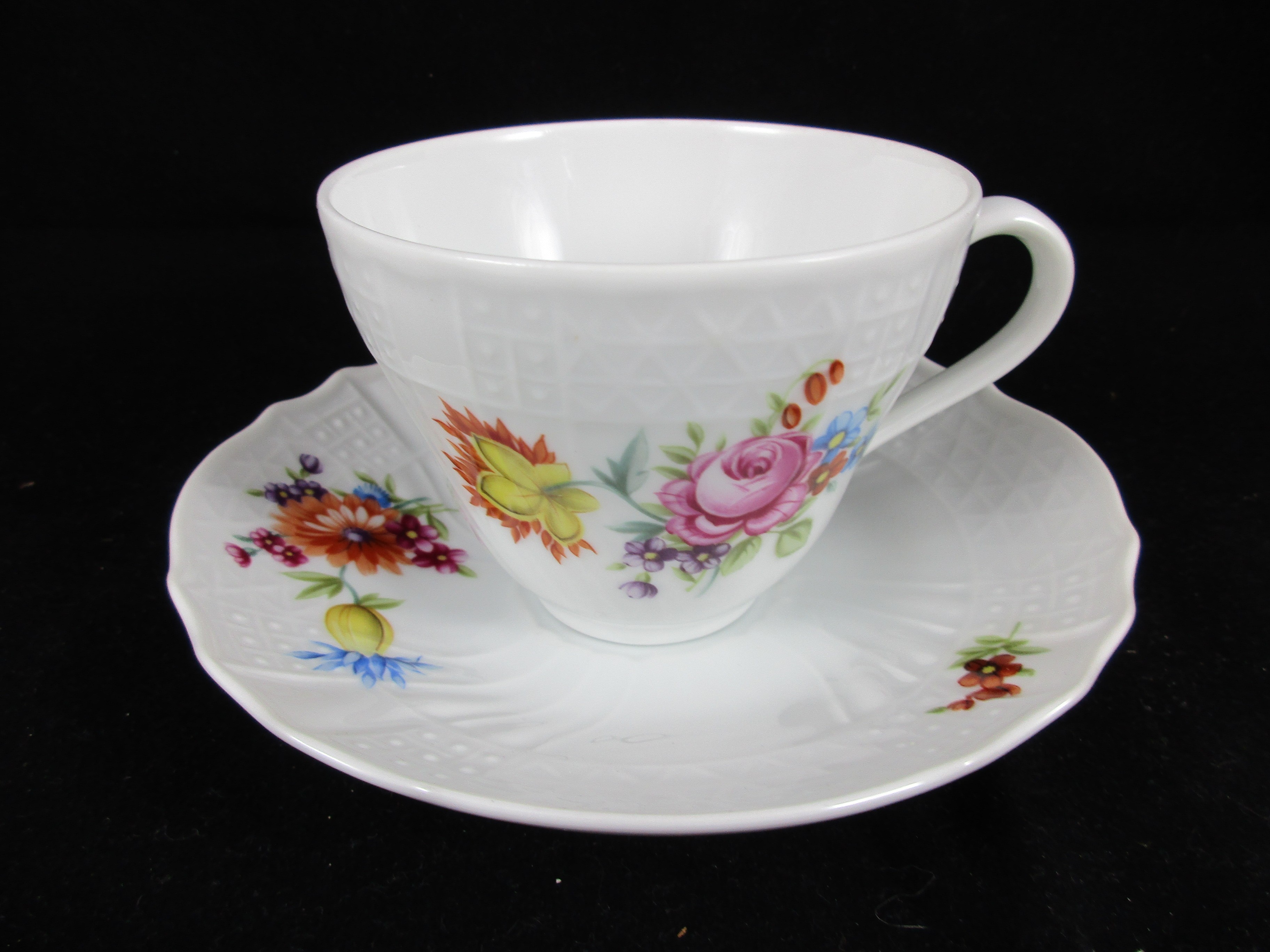 Kaffeetasse mit Unterteller Hutschenreuther Form Dresden deutsche Blume