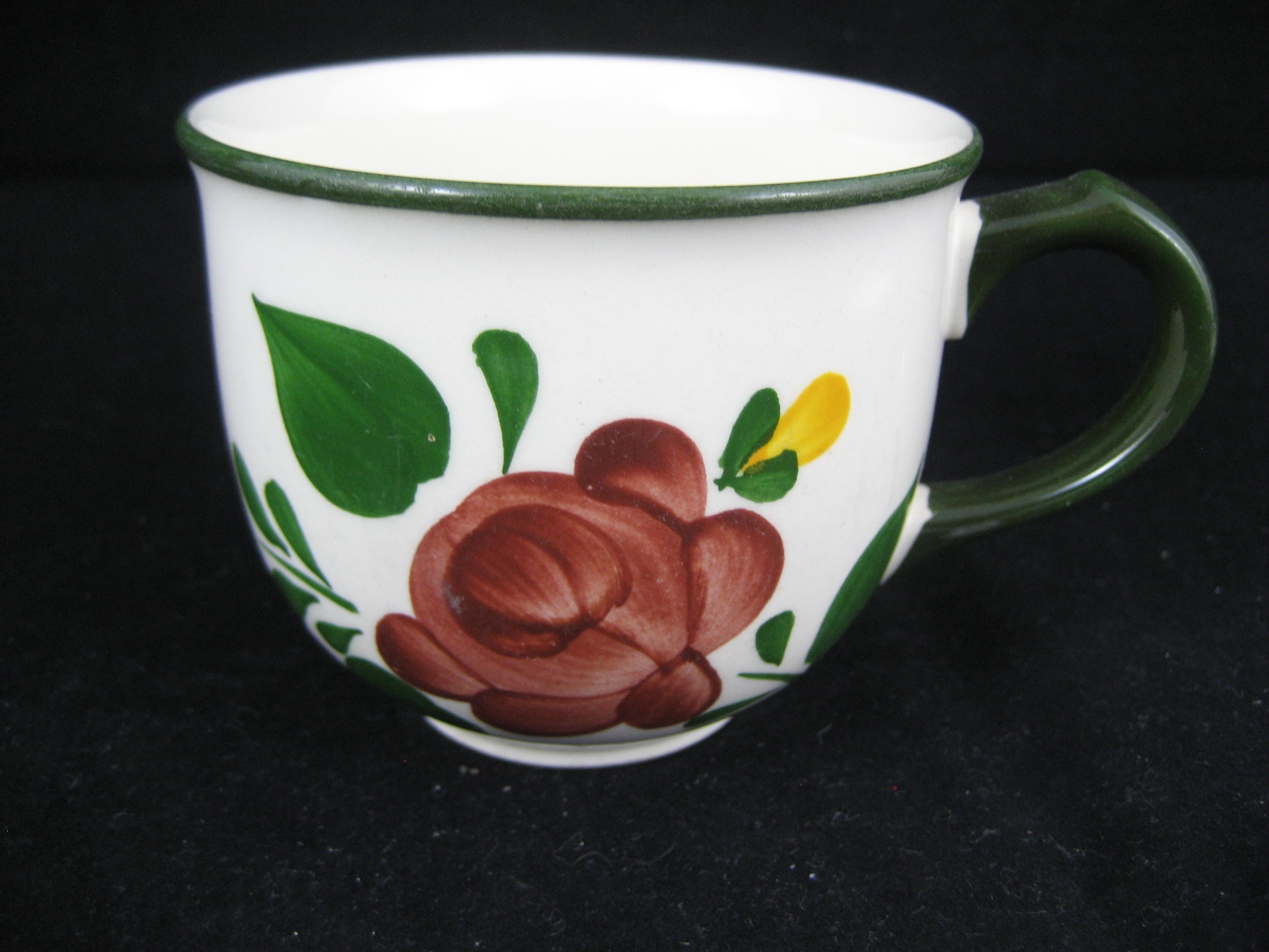 Kaffeetasse mit roter Blume Bauernblume